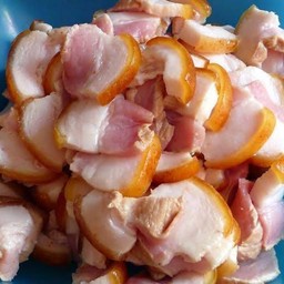 หมูป่าเเบ่งครึ่งโล