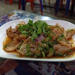 น้ำตกคอหมูย่าง