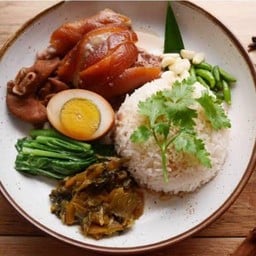 ข้าวขาหมู แม่เรือง พ่อน้อย