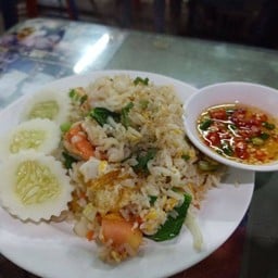 ข้าวผัดกุ้ง กลาง