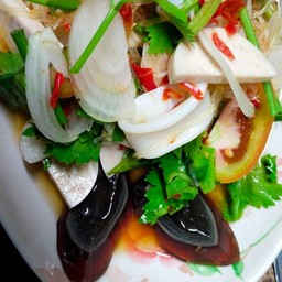 ยำรวมทะเล+หมูยอ+ไข่ม้า