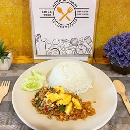 ข้าวผัดกะเพราเต้าหู้หมูสับวุ้นเส้น