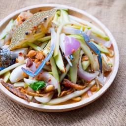 ยำมะม่วงปูม้า -ปลากรอบ (ใส่ปลาร้าไม่ใส่ปลาร้าสั่งได้ค่า)