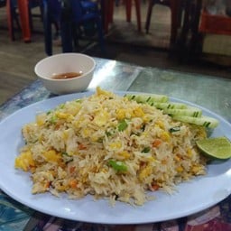 ข้าวผัดปู กลาง