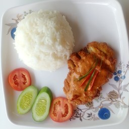 พะแนงไก่กรอบราดข้าว