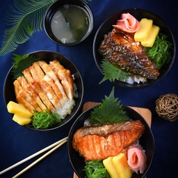 เซ็ท A (ข้าวไก่ย่าง ซาบะซีอิ้ว แซลมอนซีอิ้ว +มิโซะ 3 ถุง)