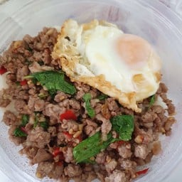 ข้าวเนื้อสับแองกัสผัดใบโหระพา.