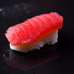 ซูชิทูน่า (ทานดิบ)