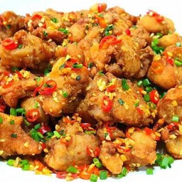 ข้าวราดไก่กรอบผัดพริกเกลือ