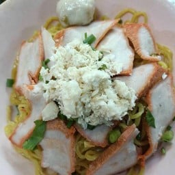 ชุนฮั้ว บะหมี่เกี๊ยว ปู หมูแดง ถนนสรรพสิทธิ์