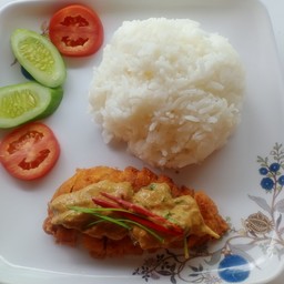 เขียวหวานไก่กรอบราดข้าว