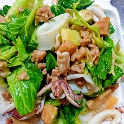 ข้าวราดแขนงปลาหมึก+หมูสับ
