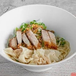 บะหมี่ เกี๊ยว หมูกรอบ แห้ง (ธรรมดา)
