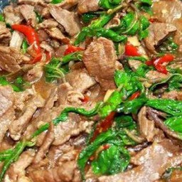 กระเพราเนื้อเป็นกับ