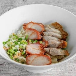 เกี๊ยว หมูแดง หมูกรอบ น้ำ (ธรรมดา)