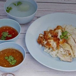 ข้าวมันไก่พี่บอลหน้าวัดจันทร