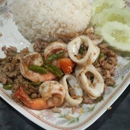 คั่วพริกขี้หนูสวนราดข้าว