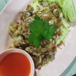 ปลาหมึกทอดกระเทียมพริกไท
