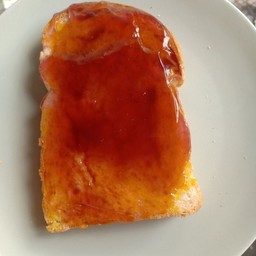 ขนมปังปิ้งแยมบลูเบอร์รี่