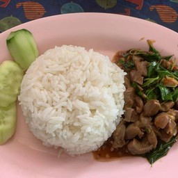 ข้าวกระเพราเครื่องใน