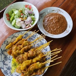 หมูสะเต๊ะ เจ๊ฮุ้น ดำเนิน