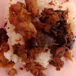 ข้าวเหนียวหมูทอด เจ๊เอี้ยง