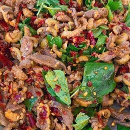 กระเพาเป็ดย่างพริกแห้งราดข้าว