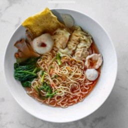ป้าใหญ่ชายสี่หมี่เกี๊ยว (ตลาดบ้านเหนือ) แม่สอด