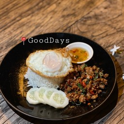 กระเพราราดข้าว
