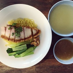 บะหมี่หมูกรอบ