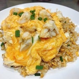 ข้าวผัดปู ไข่เยิ้มสูตรชาววัง