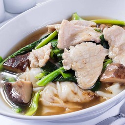 ราดหน้าหมูสัน