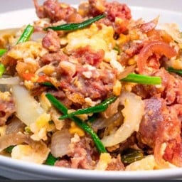 แหนมผัดไข่ ราดข้าว