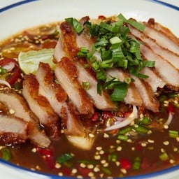 ยำคอหมูทอด