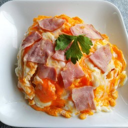 ข้าวไข่ยูยี่เบคอน
