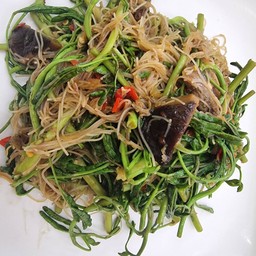 หมี่ผัดกระเฉด (ใส่พริก)