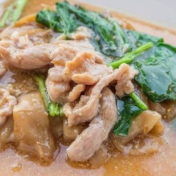 ราดหน้าหมูหมัก แจ้งวัฒนะ