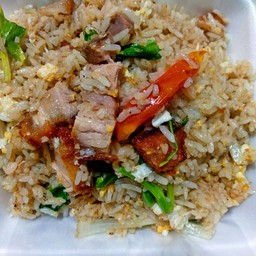 ข้าวผัดหมูกรอบ