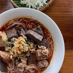 เหนือแต๊เหนือว่า