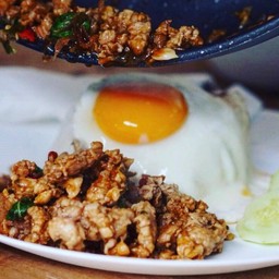 ข้าวผัดกะเพราเนื้อ+ไข่ดาว