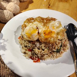 ข้าวคลุกกะเพราหมูสับ