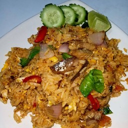 ข้าวผัดปลากระป๋อง