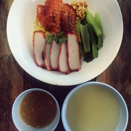 บะหมี่เป็ดย่าง หมูแดงย่าง น้ำราดเป็ดย่าง