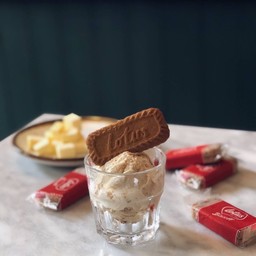 ไอศกรีมเนยและบิสคอฟ