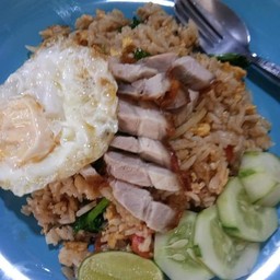 ข้าวผัดพริกเผาหมูกรอบ