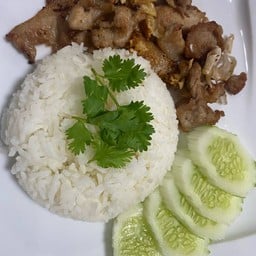 ข้าวหมูทอดกระเทียม
