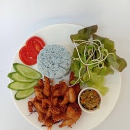 ข้าวไก่ทอดน้ำพริกหนุ่ม