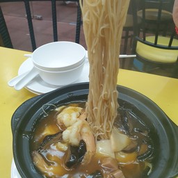 หมี่ฮ่องกงน้ำแดง