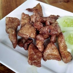 ขนมจีนห้อยขา ลุงน้อยไก่ทอดตะไคร้