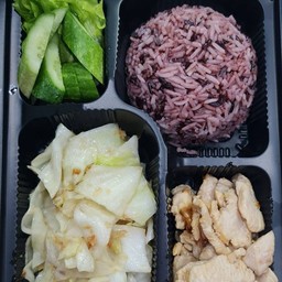 กะหล่ำปลีน้ำปลา ไก่กระเทียม
